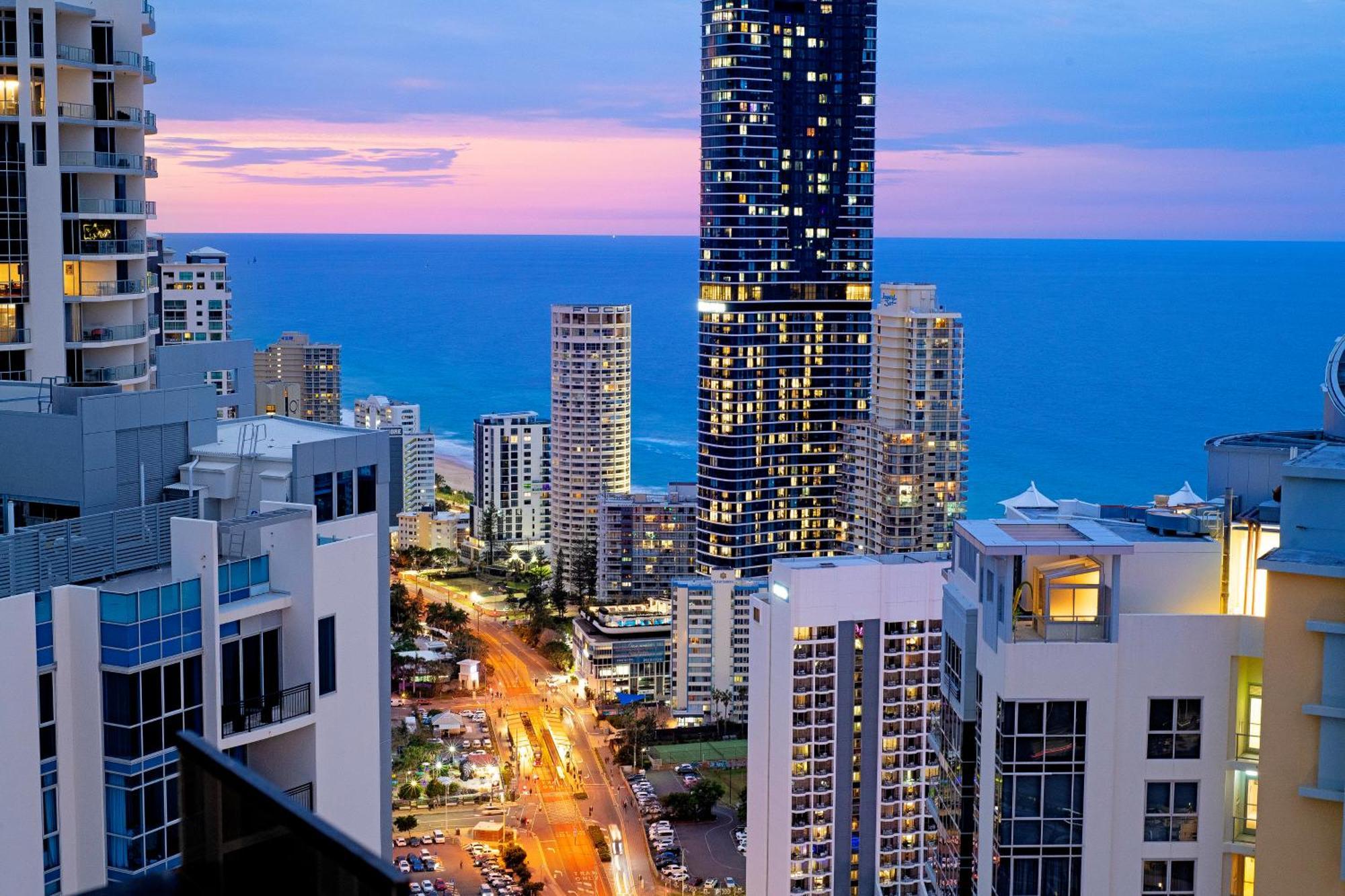 Circle On Cavill - Self Contained & Privately Managed Apartments - Wow Stay Guldkusten Exteriör bild